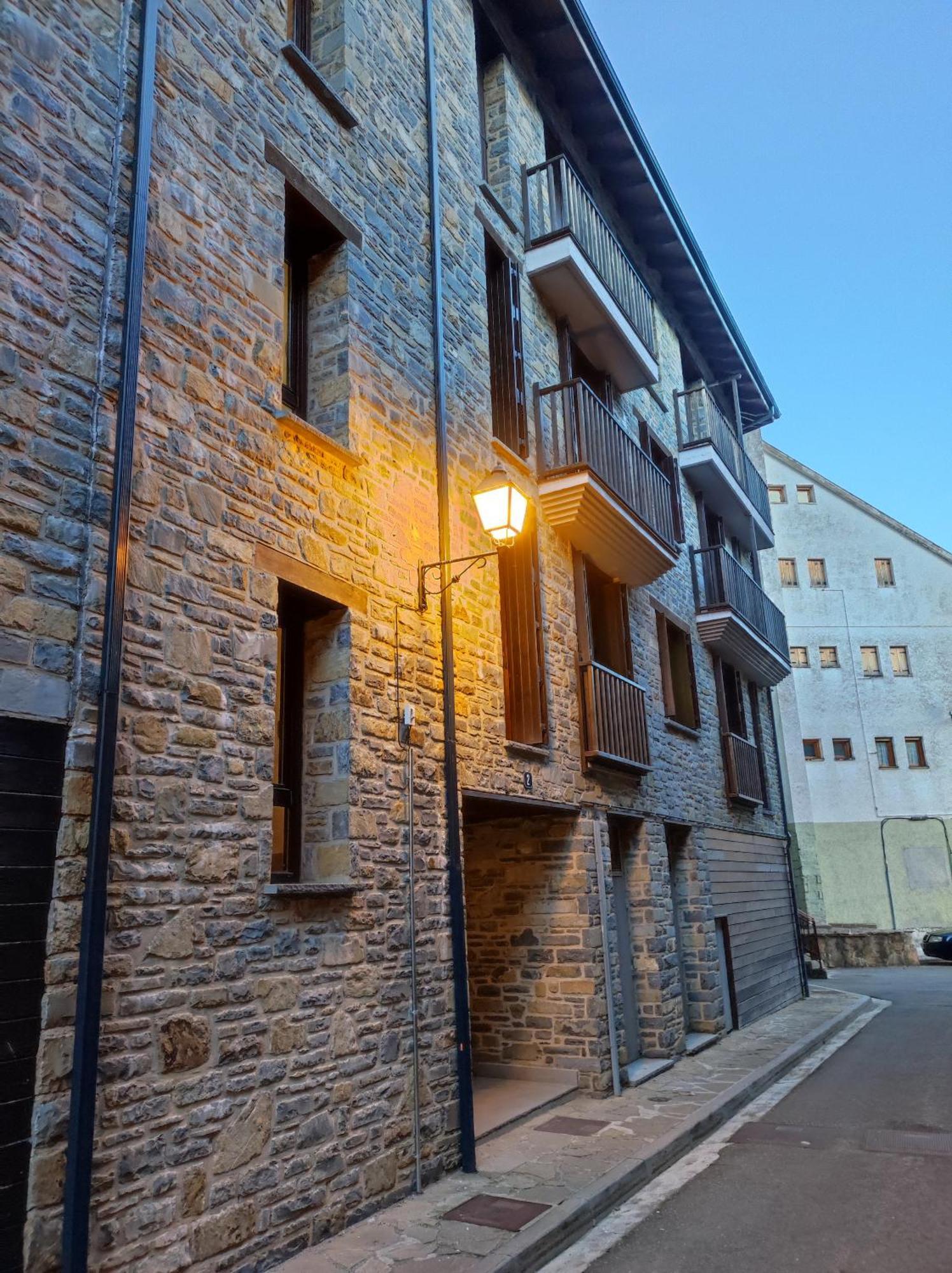 Apartamento Vico Ескариля Екстериор снимка